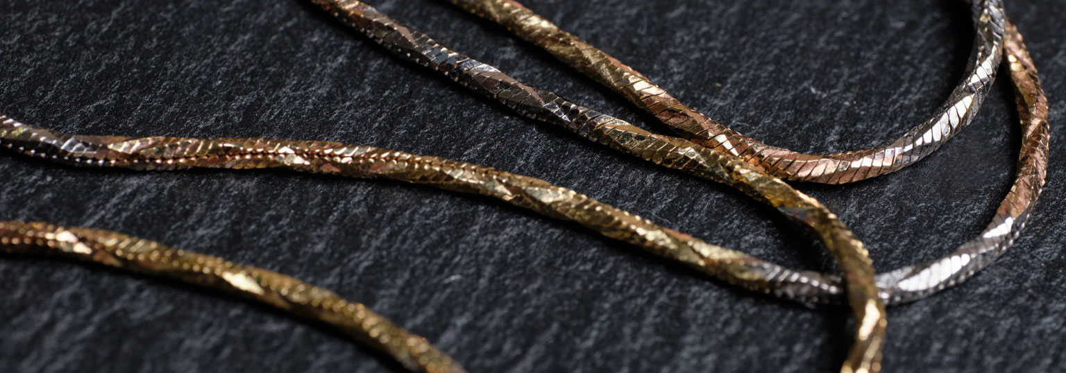 تصویر زنجیر های طلایی