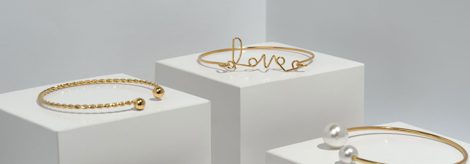 دستبند طلایی لاو