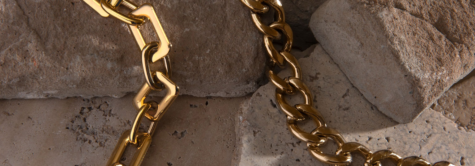 تصویر حلقه روی سنگ